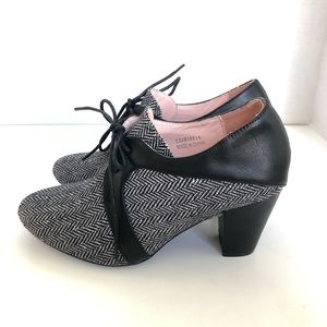 Lulu Hun “Alex” ankle booties in herringbone